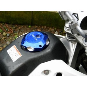 Tapón de depósito de gasolina “TRAIL” Azul ZETA RACING Kawasaki KLX, D-Tracker